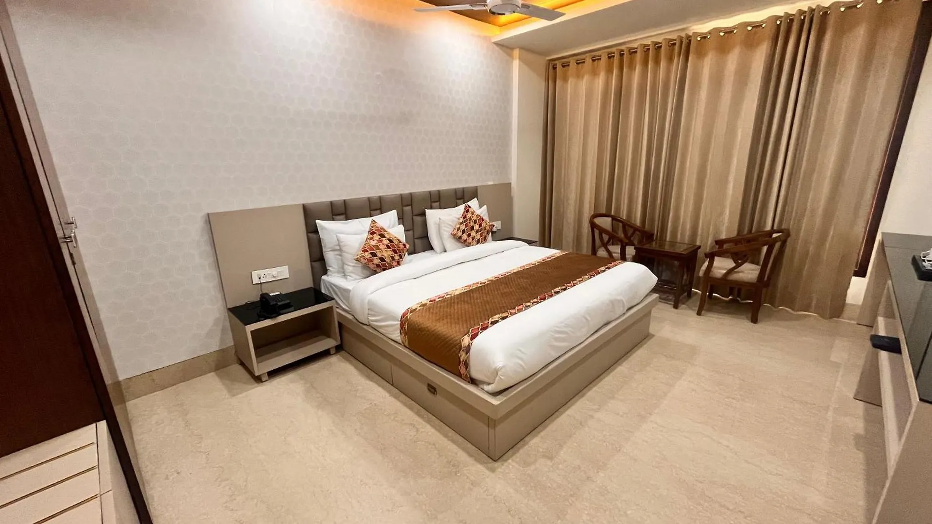 Gazebo Inn & Suites Medanta Gurgaon Apartment