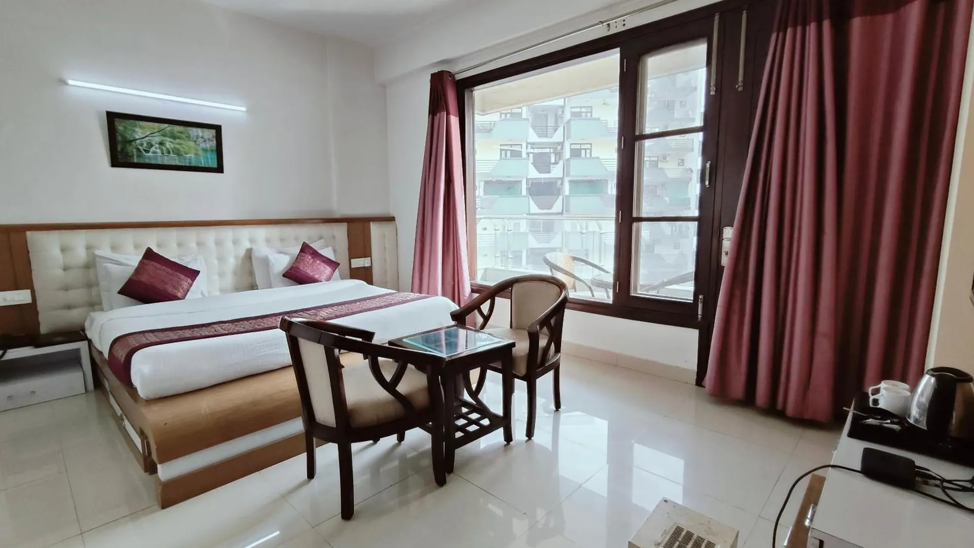 Gazebo Inn & Suites Medanta Gurgaon Apartment