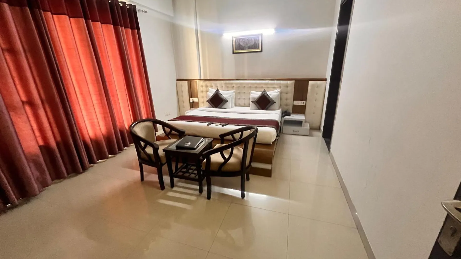 Gazebo Inn & Suites Medanta Gurgaon Apartment