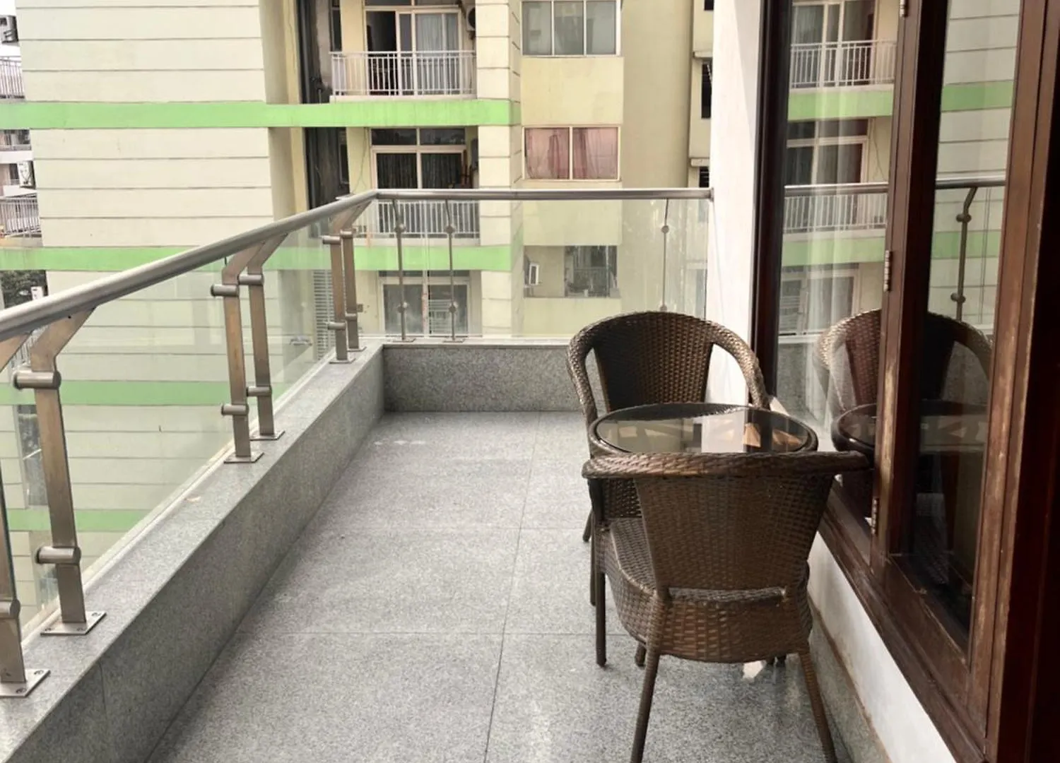 Gazebo Inn & Suites Medanta Gurgaon Apartment